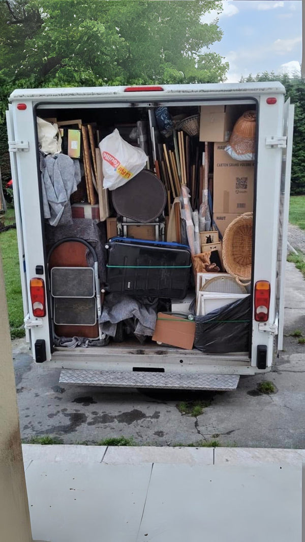 Camion de déménagement plein après notre service à Toulouse (31 Occitanie), le chargement est terminé.