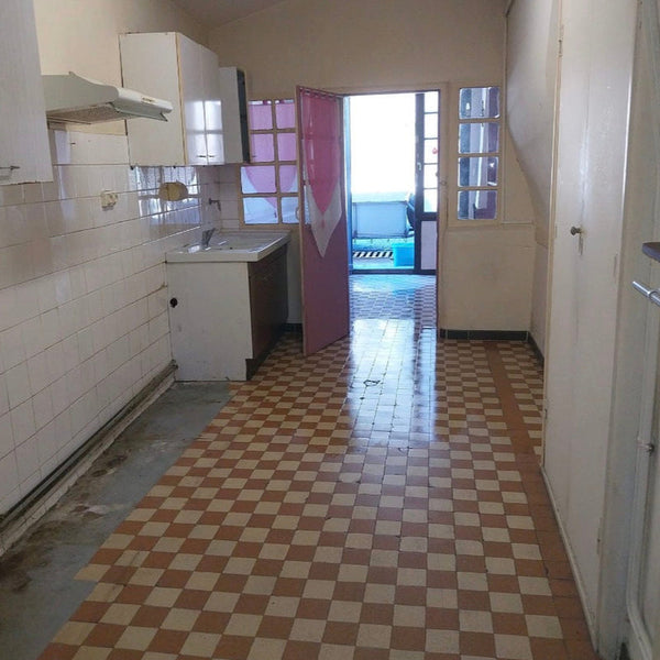 Cuisine insalubre entièrement nettoyée et débarrassée à Narbonne (11 Occitanie), l'espace est désormais sain et vide après notre passage.